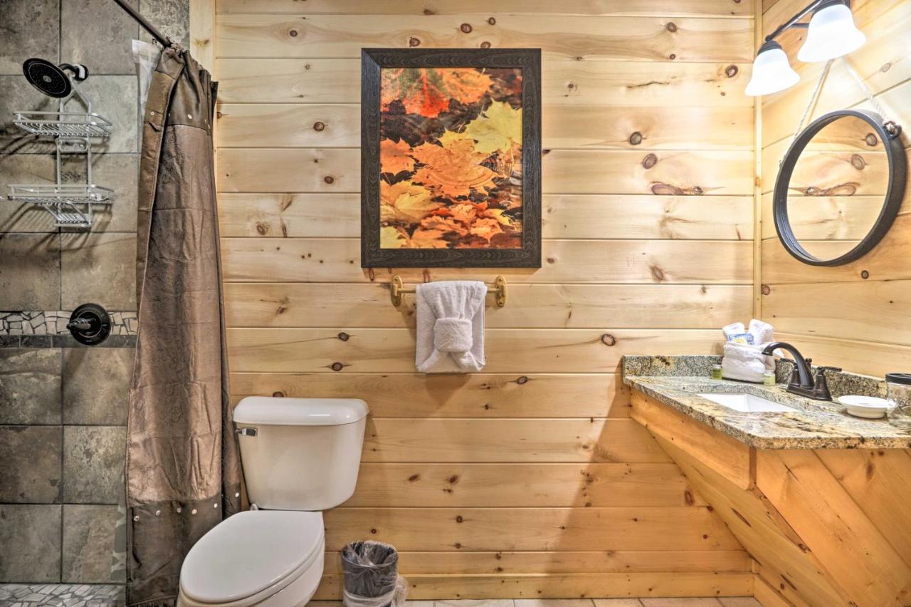 Luxe Cabin With Hot Tub, Theater, Pool Table, Arcade Pigeon Forge Exterior foto