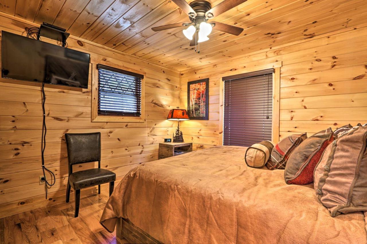 Luxe Cabin With Hot Tub, Theater, Pool Table, Arcade Pigeon Forge Exterior foto