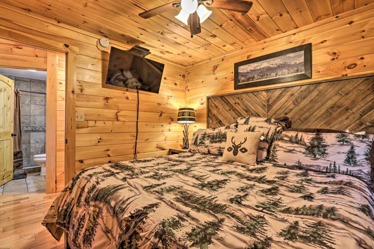 Luxe Cabin With Hot Tub, Theater, Pool Table, Arcade Pigeon Forge Exterior foto