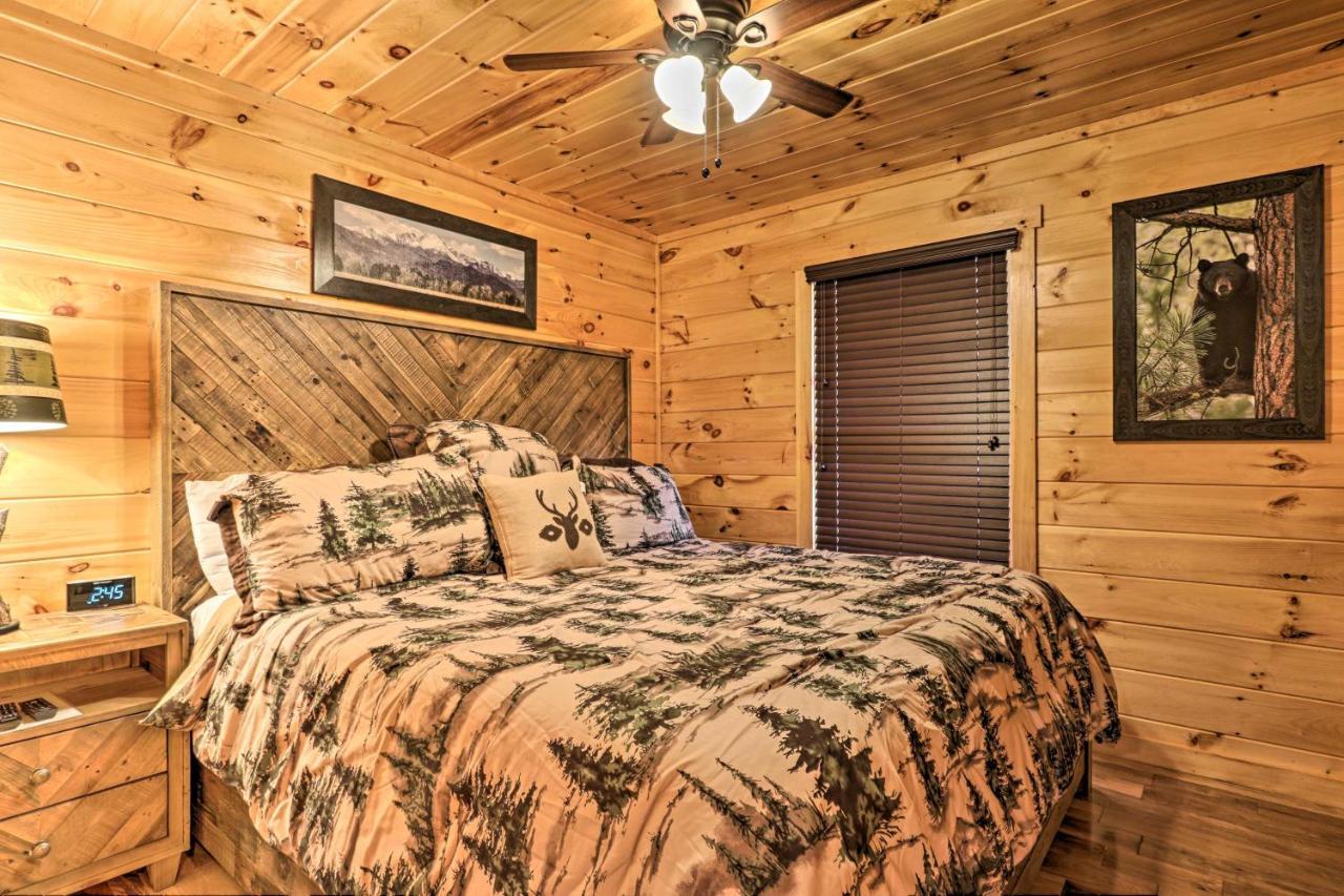 Luxe Cabin With Hot Tub, Theater, Pool Table, Arcade Pigeon Forge Exterior foto