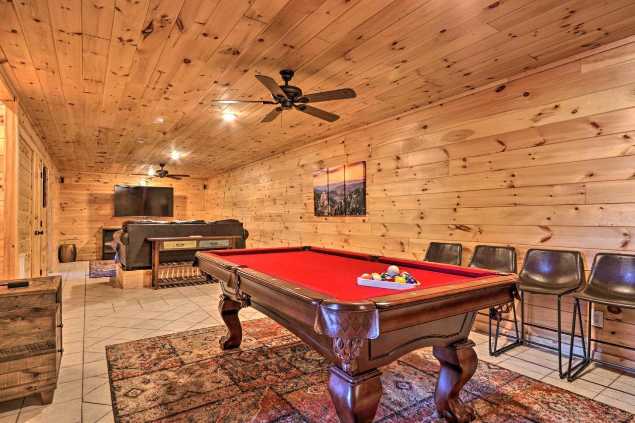 Luxe Cabin With Hot Tub, Theater, Pool Table, Arcade Pigeon Forge Exterior foto