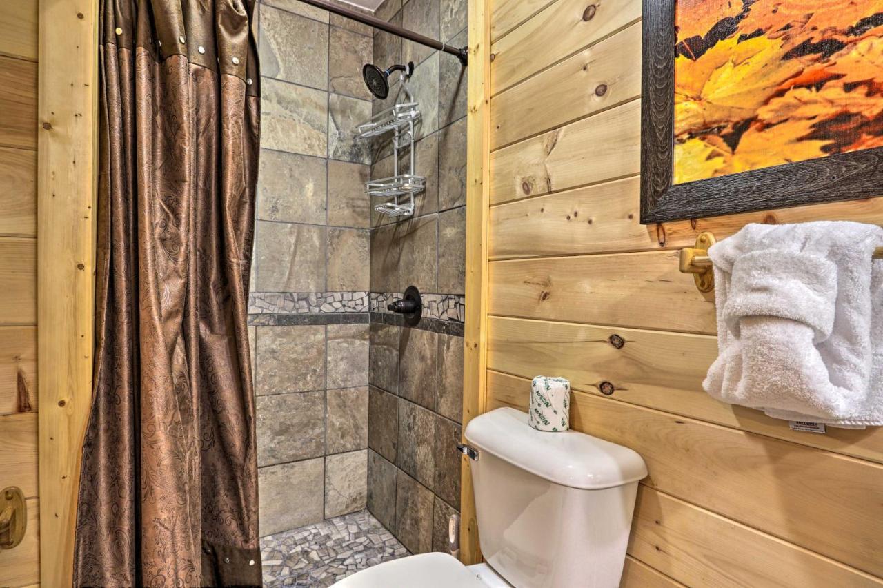 Luxe Cabin With Hot Tub, Theater, Pool Table, Arcade Pigeon Forge Exterior foto
