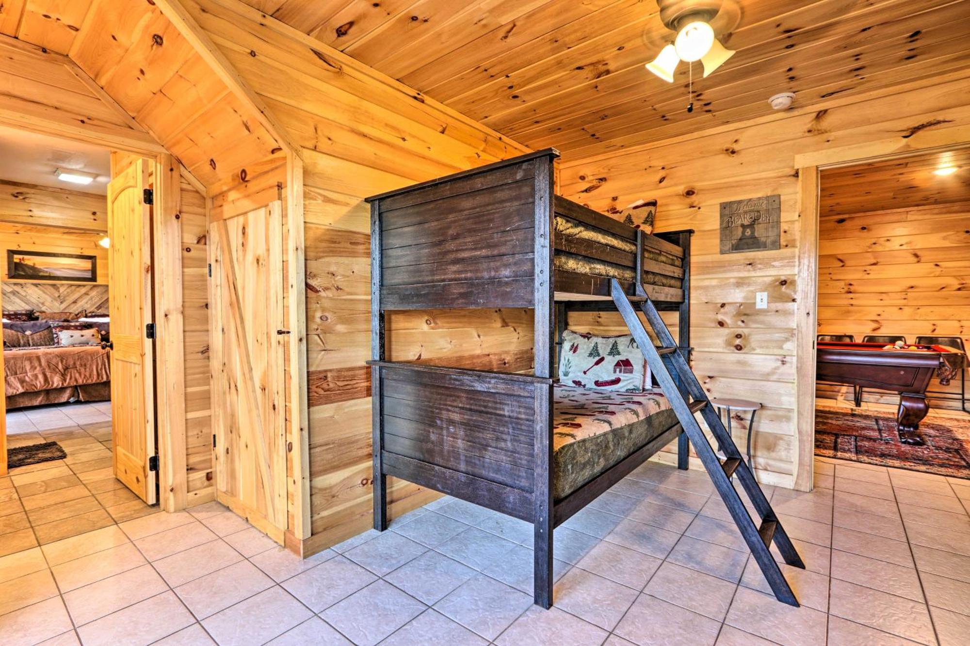 Luxe Cabin With Hot Tub, Theater, Pool Table, Arcade Pigeon Forge Exterior foto