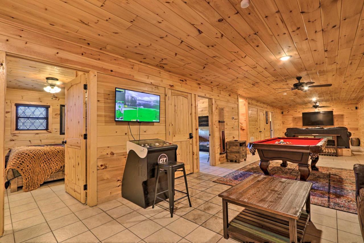 Luxe Cabin With Hot Tub, Theater, Pool Table, Arcade Pigeon Forge Exterior foto