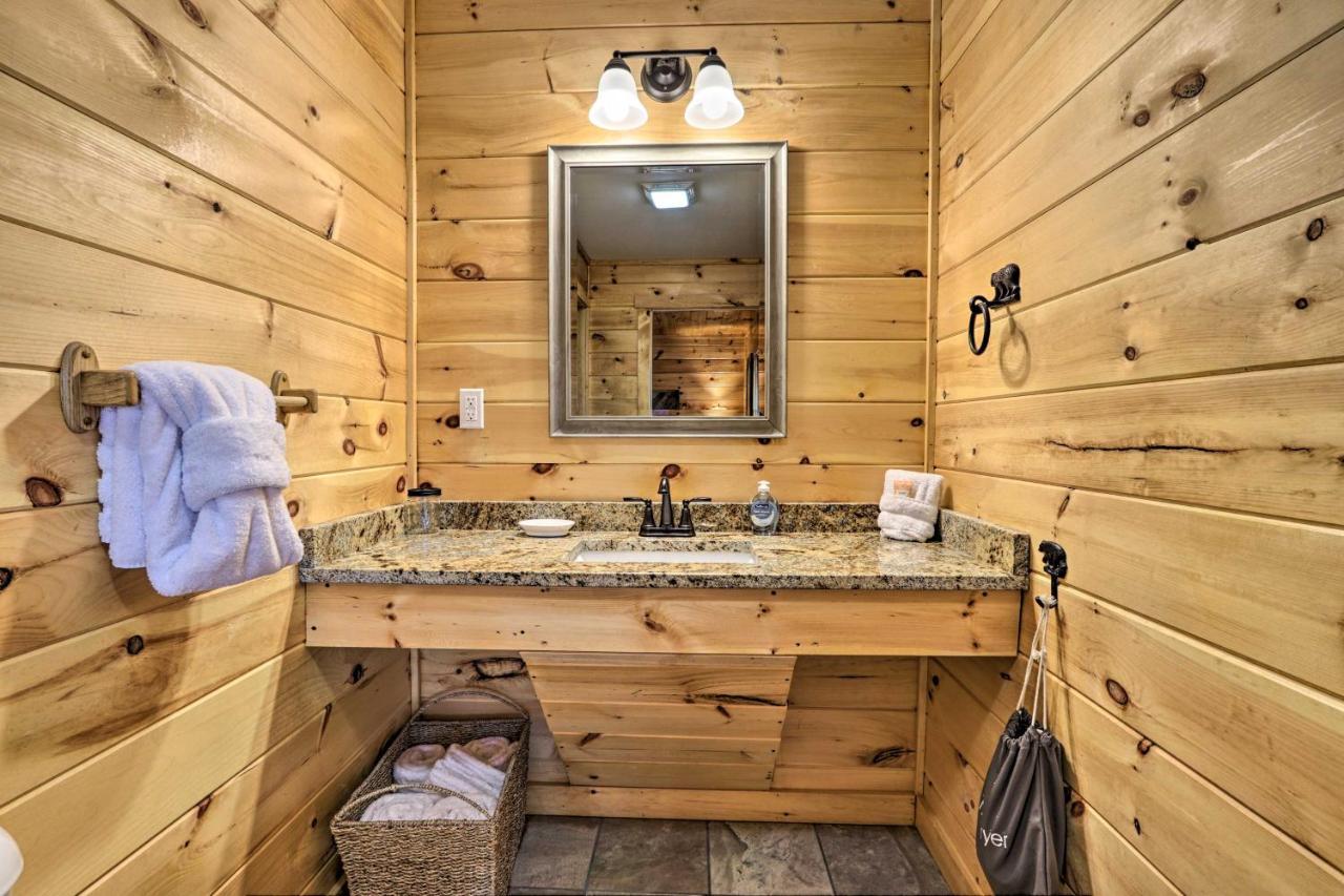 Luxe Cabin With Hot Tub, Theater, Pool Table, Arcade Pigeon Forge Exterior foto