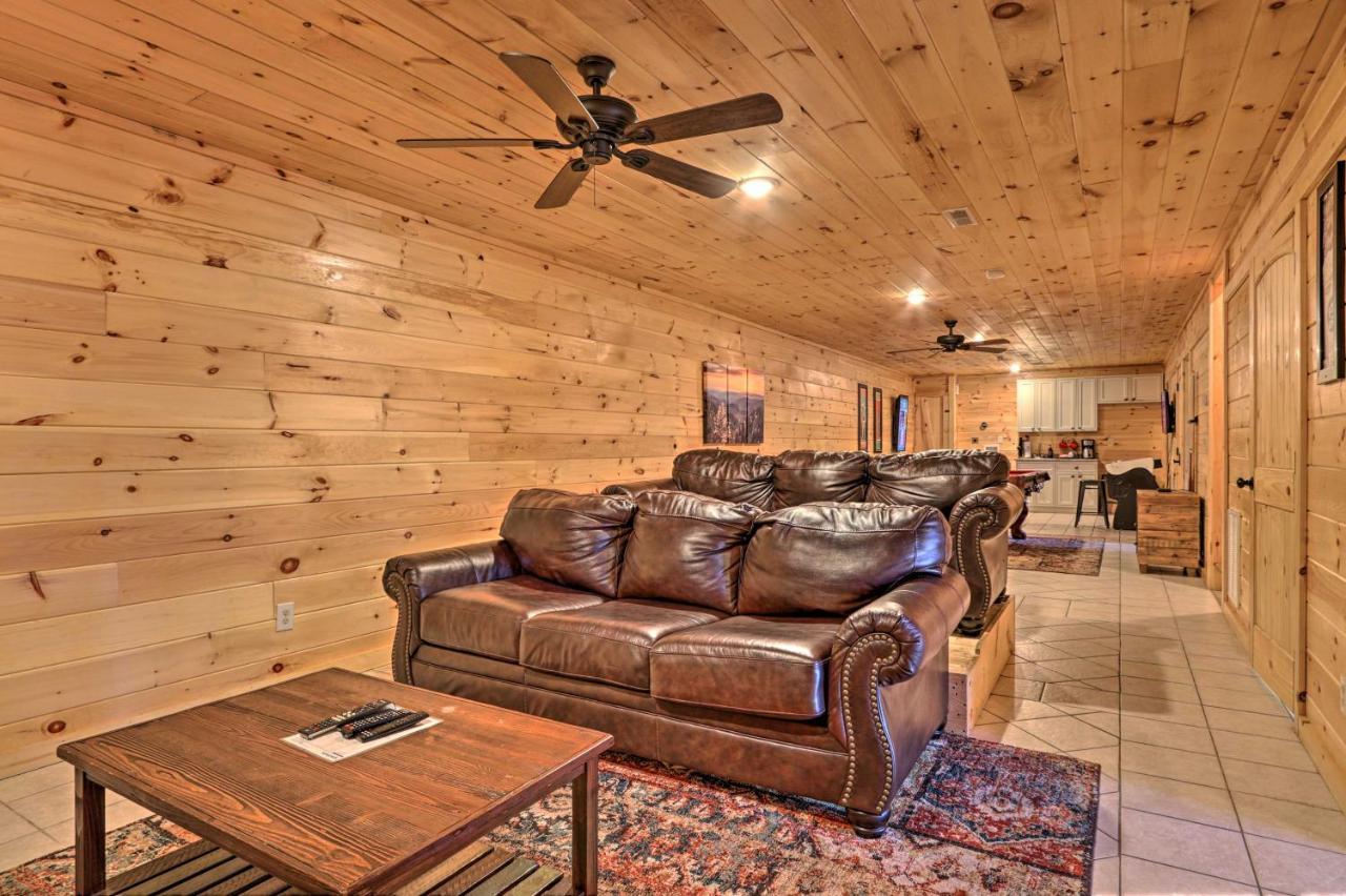 Luxe Cabin With Hot Tub, Theater, Pool Table, Arcade Pigeon Forge Exterior foto