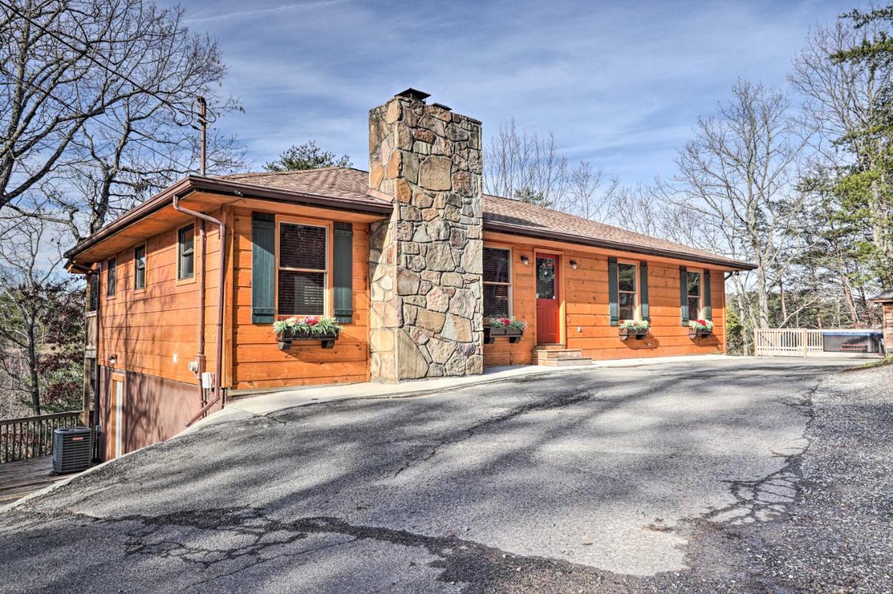 Luxe Cabin With Hot Tub, Theater, Pool Table, Arcade Pigeon Forge Exterior foto