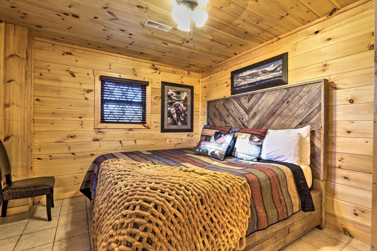 Luxe Cabin With Hot Tub, Theater, Pool Table, Arcade Pigeon Forge Exterior foto