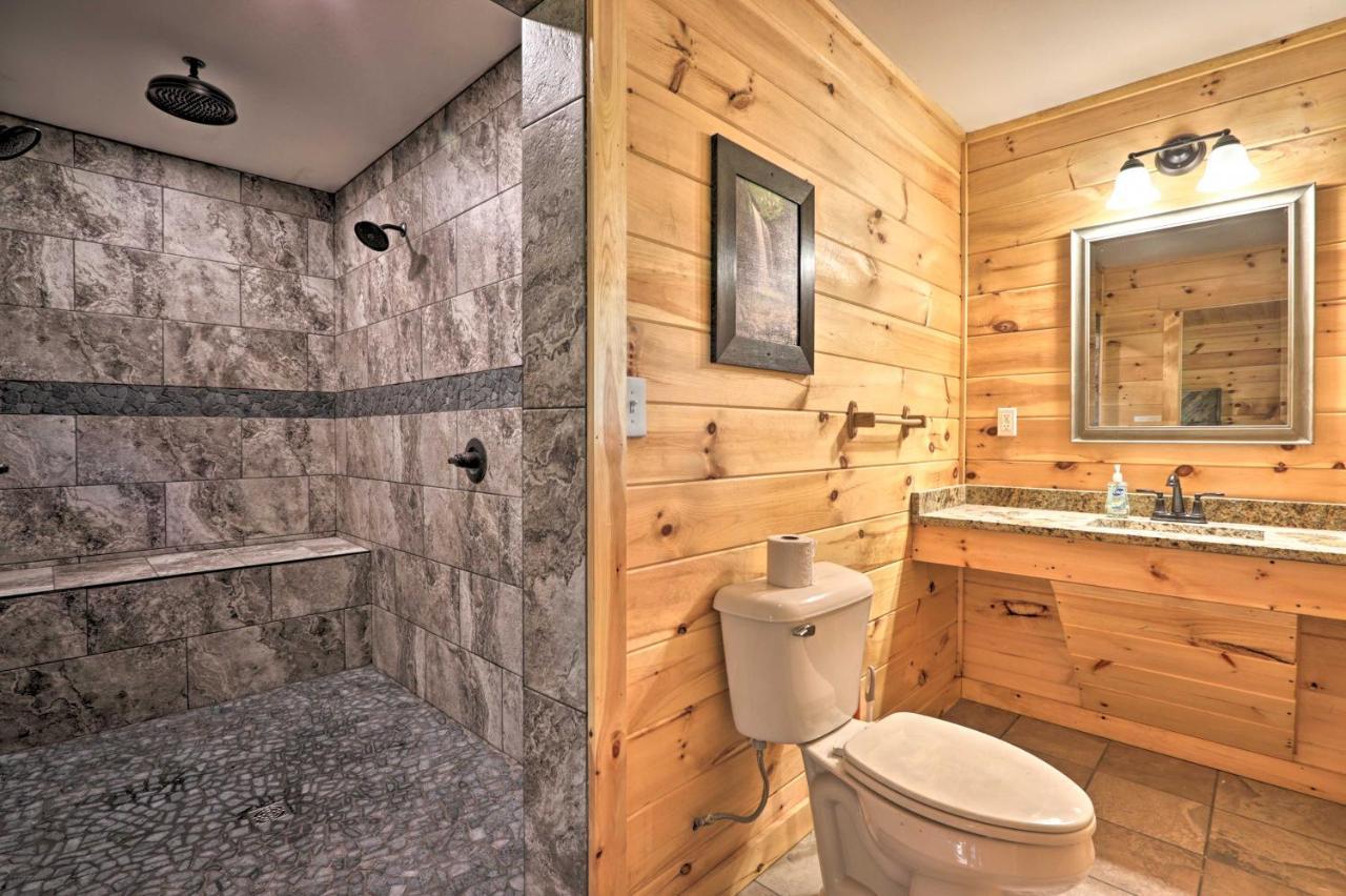 Luxe Cabin With Hot Tub, Theater, Pool Table, Arcade Pigeon Forge Exterior foto