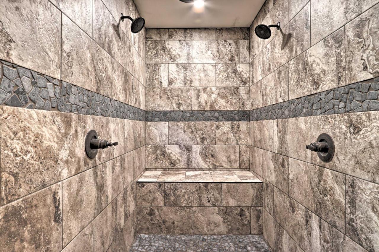 Luxe Cabin With Hot Tub, Theater, Pool Table, Arcade Pigeon Forge Exterior foto