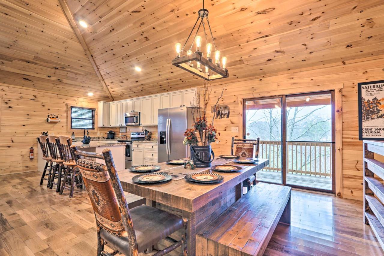 Luxe Cabin With Hot Tub, Theater, Pool Table, Arcade Pigeon Forge Exterior foto