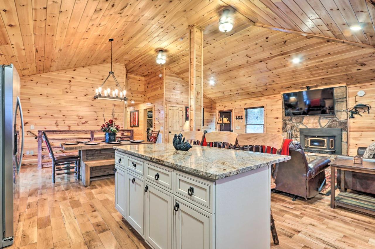 Luxe Cabin With Hot Tub, Theater, Pool Table, Arcade Pigeon Forge Exterior foto