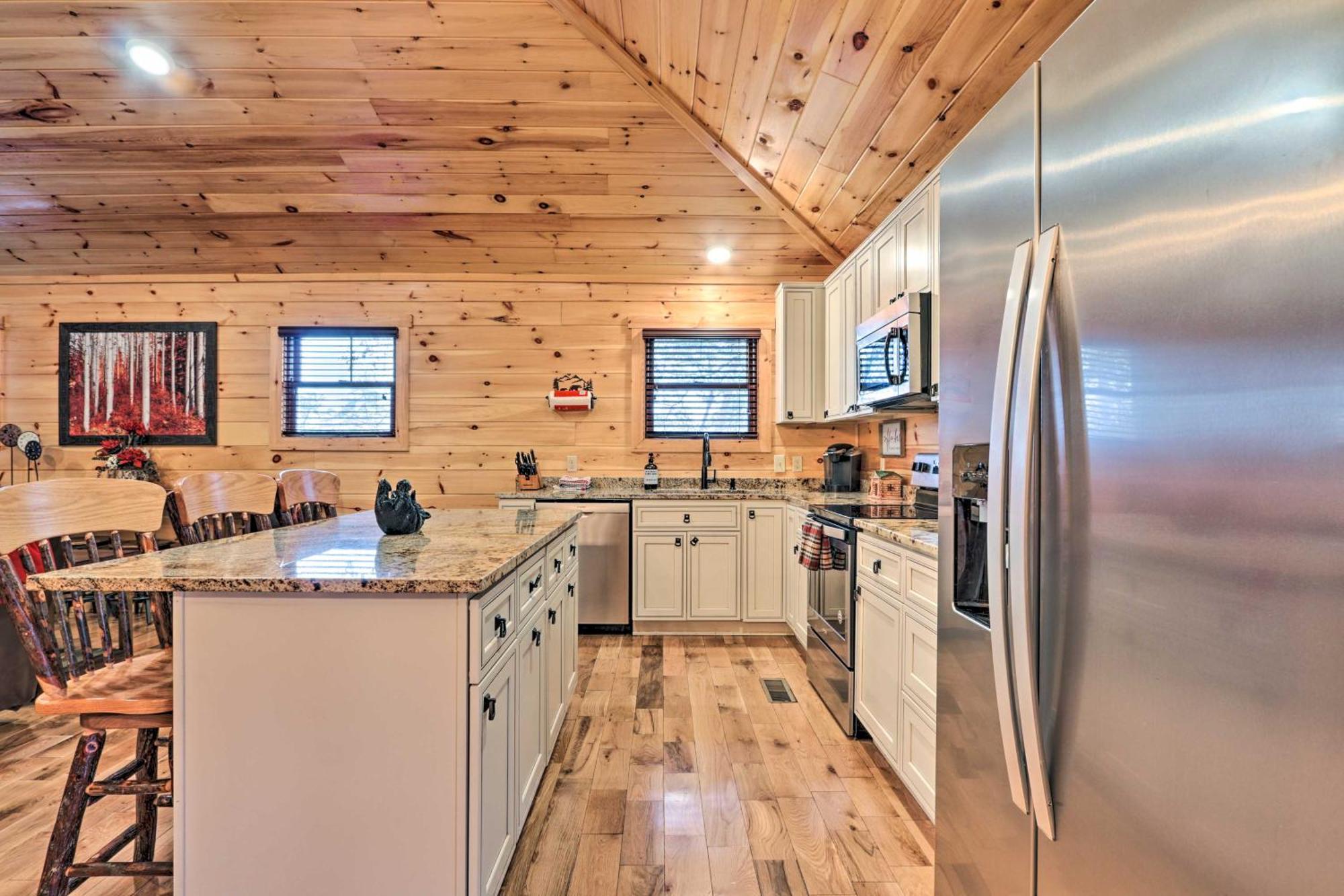 Luxe Cabin With Hot Tub, Theater, Pool Table, Arcade Pigeon Forge Exterior foto