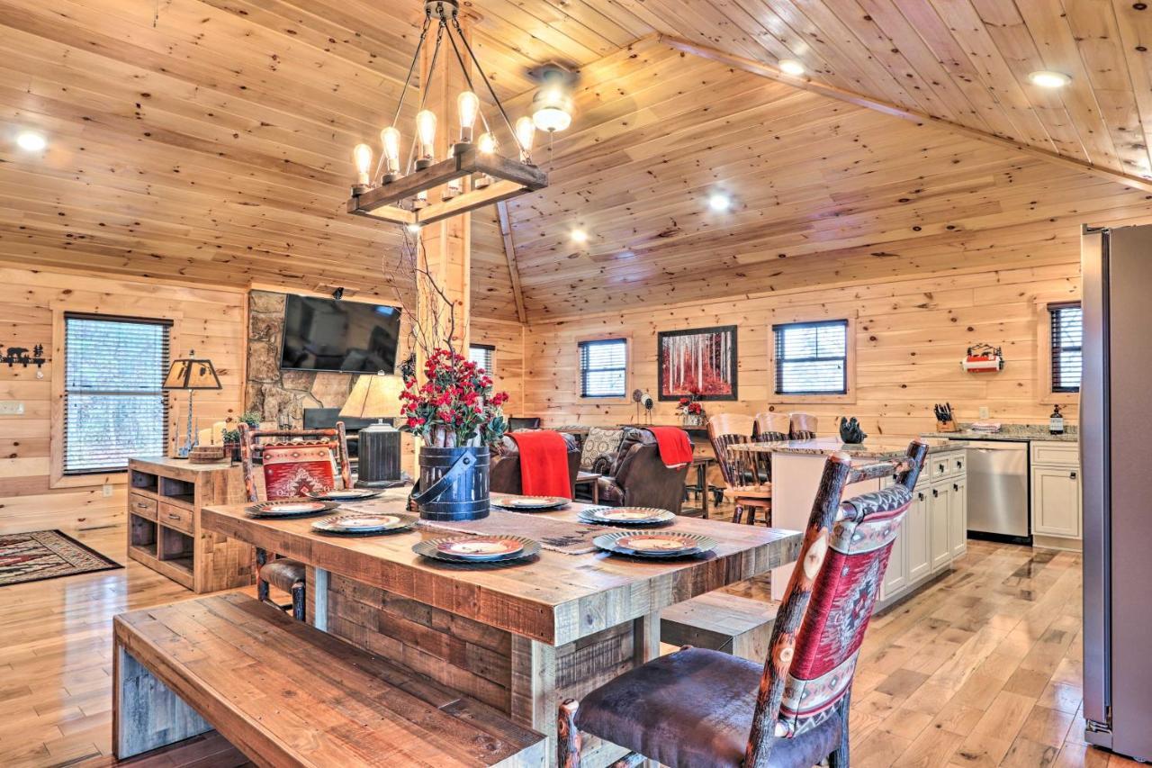 Luxe Cabin With Hot Tub, Theater, Pool Table, Arcade Pigeon Forge Exterior foto