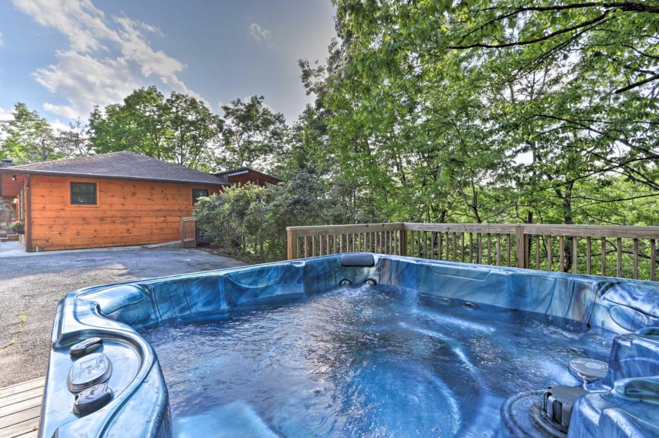 Luxe Cabin With Hot Tub, Theater, Pool Table, Arcade Pigeon Forge Exterior foto